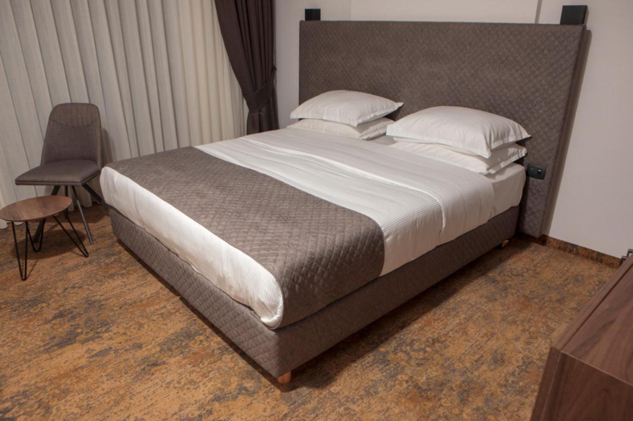 Qama Hotel Kosovo Polje Eksteriør bilde