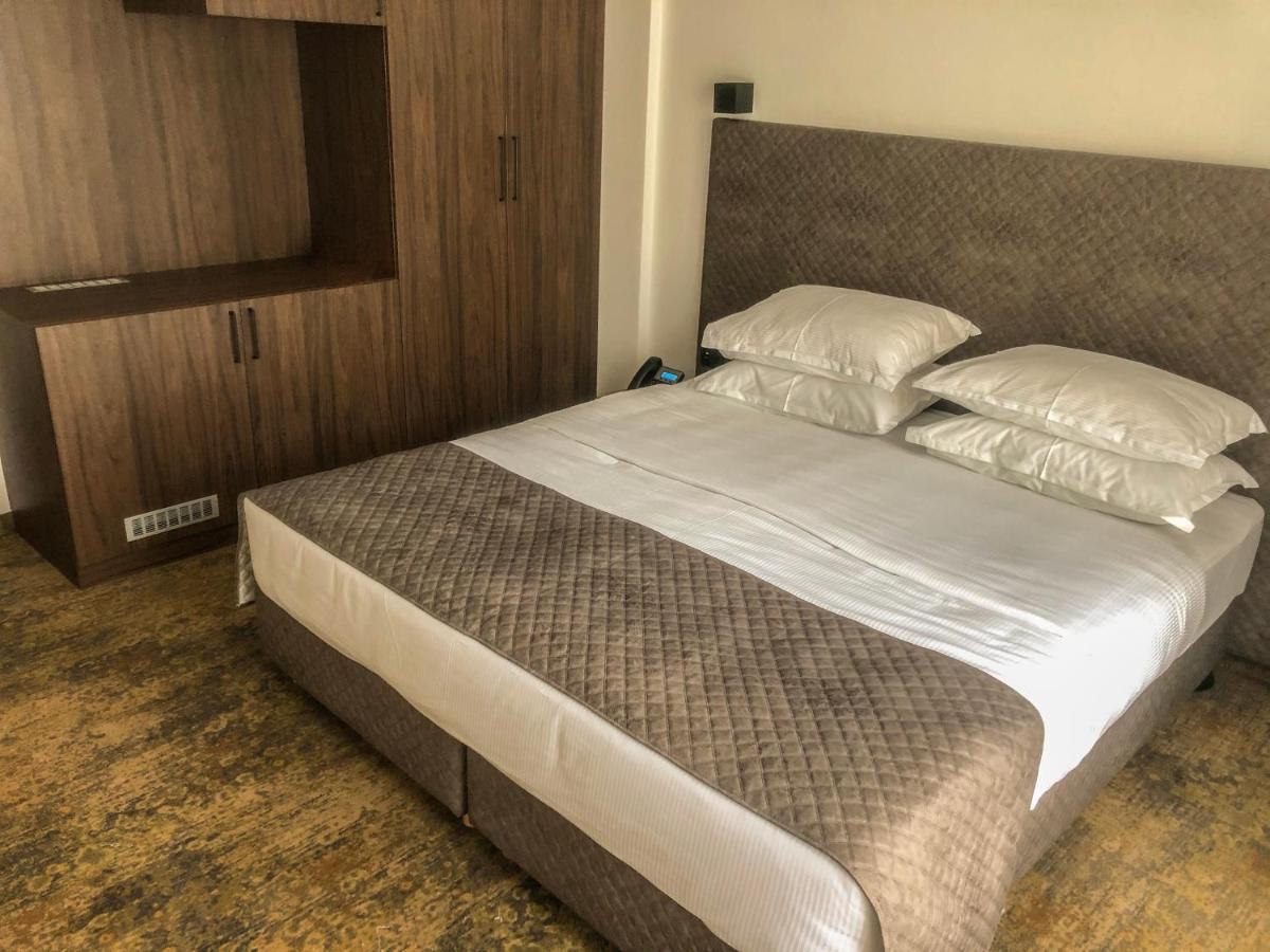 Qama Hotel Kosovo Polje Eksteriør bilde