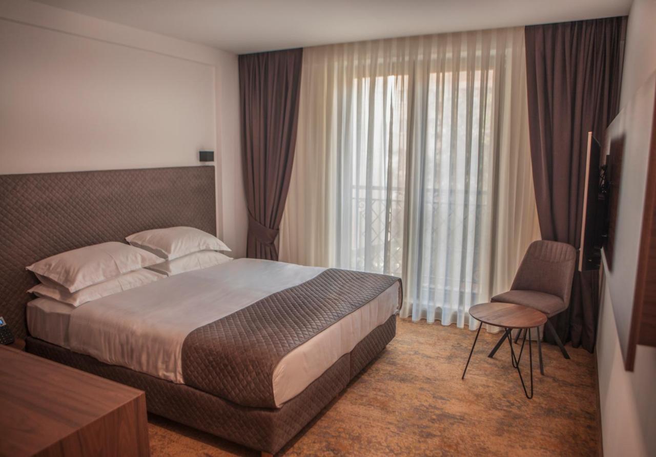 Qama Hotel Kosovo Polje Eksteriør bilde