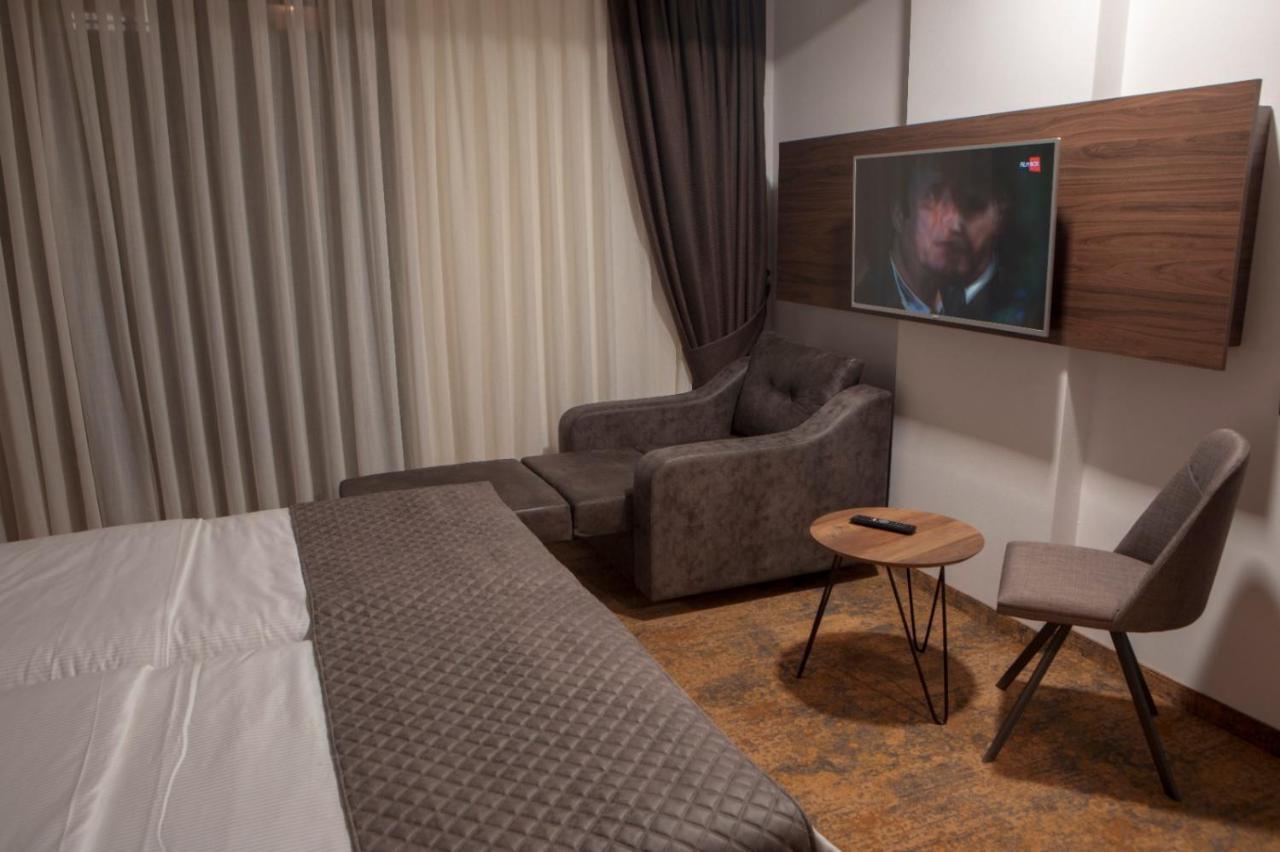 Qama Hotel Kosovo Polje Eksteriør bilde